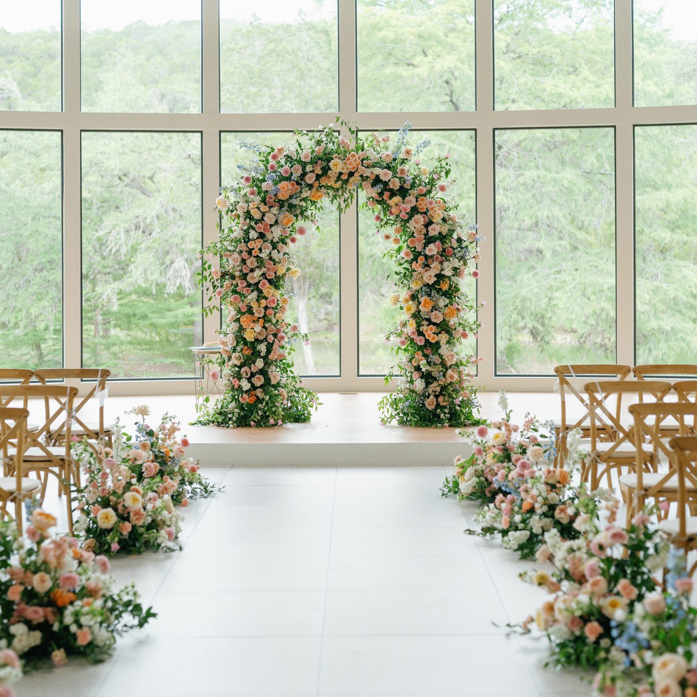 the-preserve-chapel-floral-arch